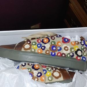 SHERIDAN\MIA BRAND NEW SNEAKERS SIZE 39 US 9